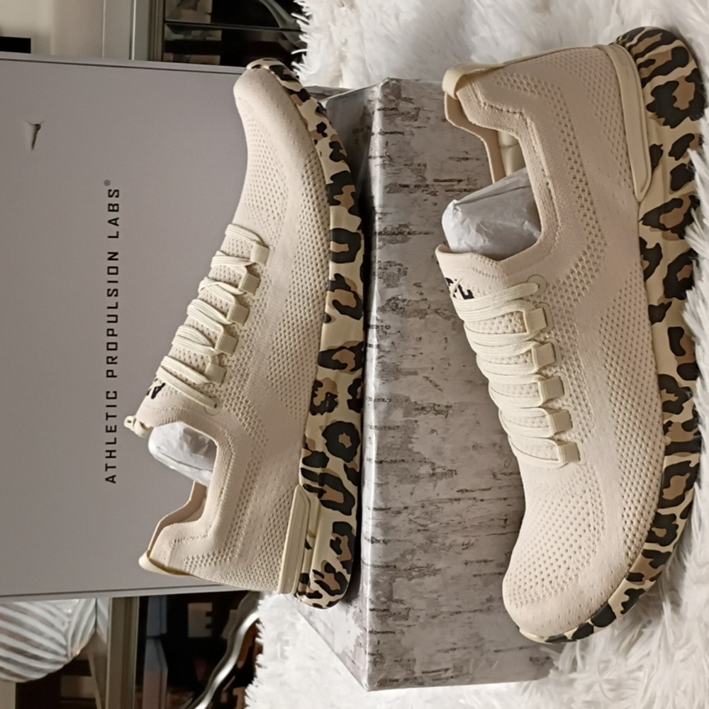 APL Athletic Propulsion Labs Techloom Wave Sneaker Parchment Leopard Men's 13
